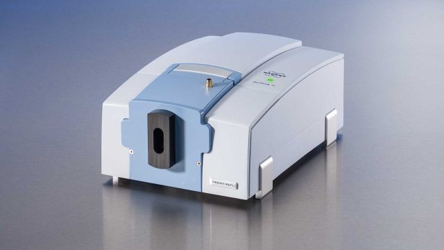 ALPHA II is available with and without integrated touchpanel PC.